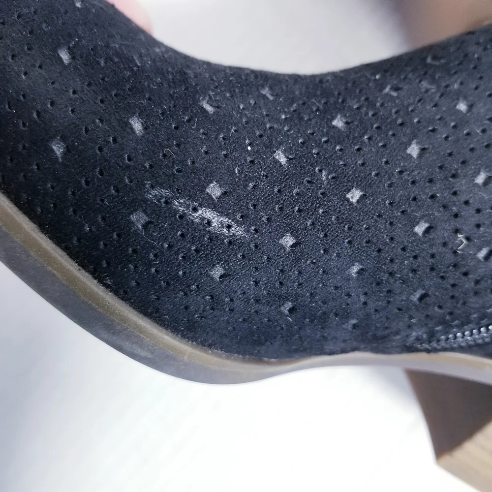 SONOMA ANKLE BOOTS WITH SIDE BUCKLE AND INNER ZIPPERS SIZE 8